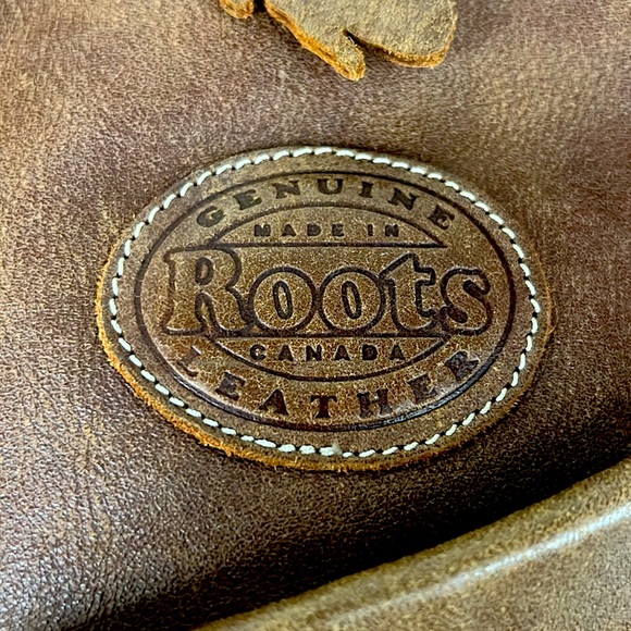 ROOTS Premium Convertible Crossbody into Backpack Brown 100% Leather Bag - Picture 10 of 14